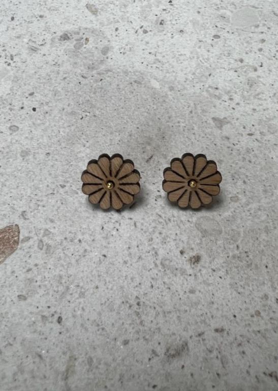 Marguerit ørestikker i egetræs finér