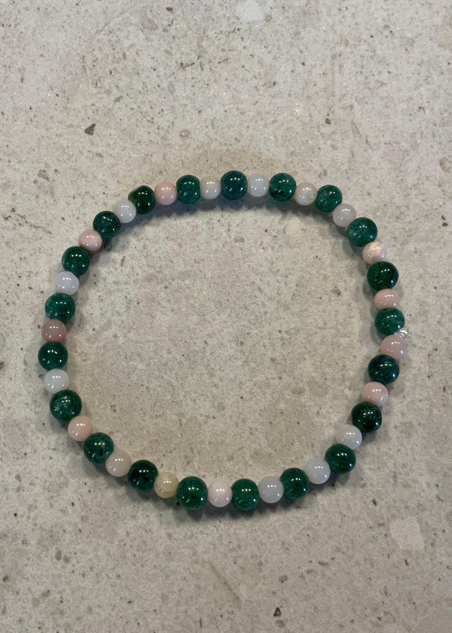 Armbånd i aventurin og pink opal