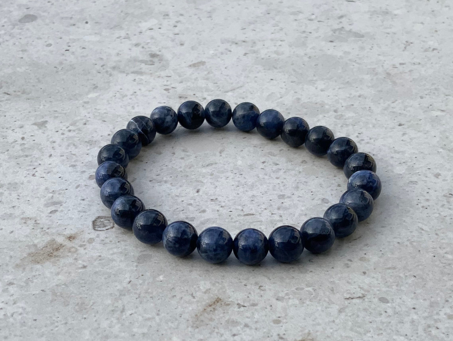 Armbånd og øreringe i sodalit