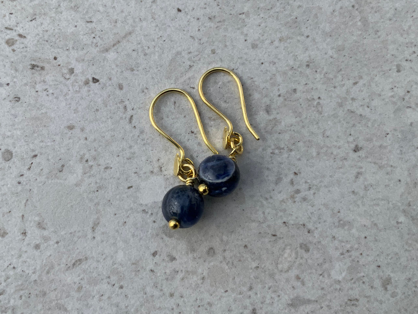 Armbånd og ørering i sodalit