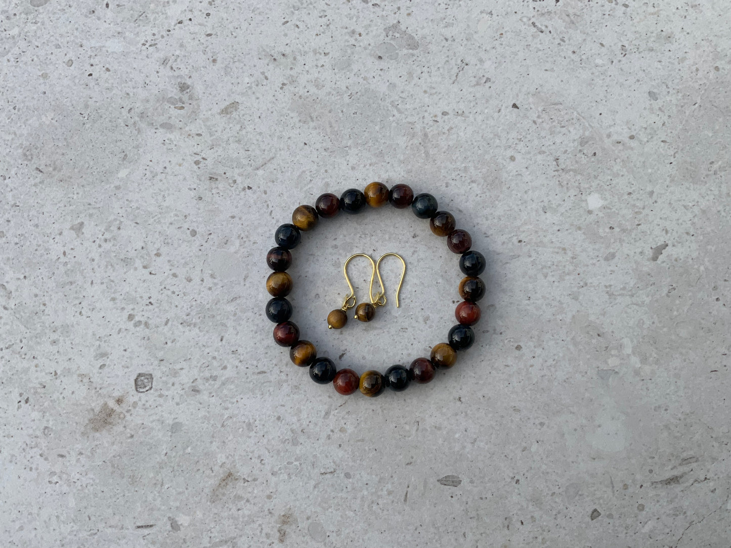 Armbånd og ørering i tigerøje