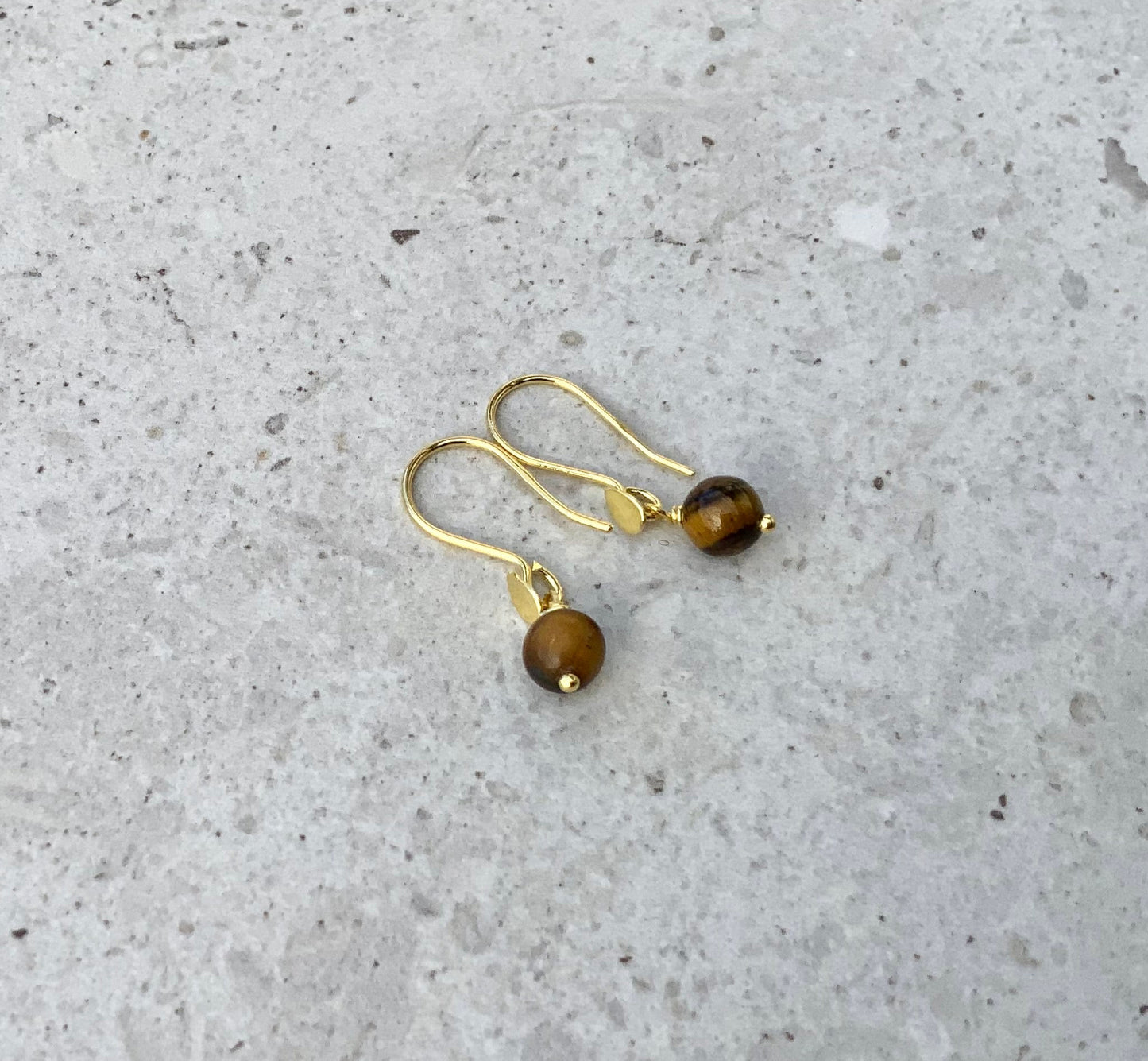 Armbånd og ørering i tigerøje