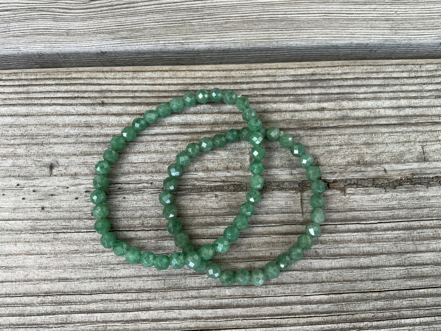 Armbånd i facetslebet aventurin