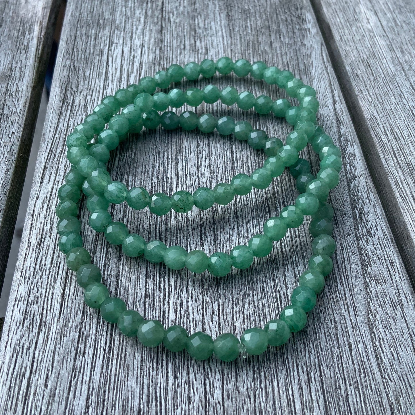 Armbånd i facetslebet aventurin