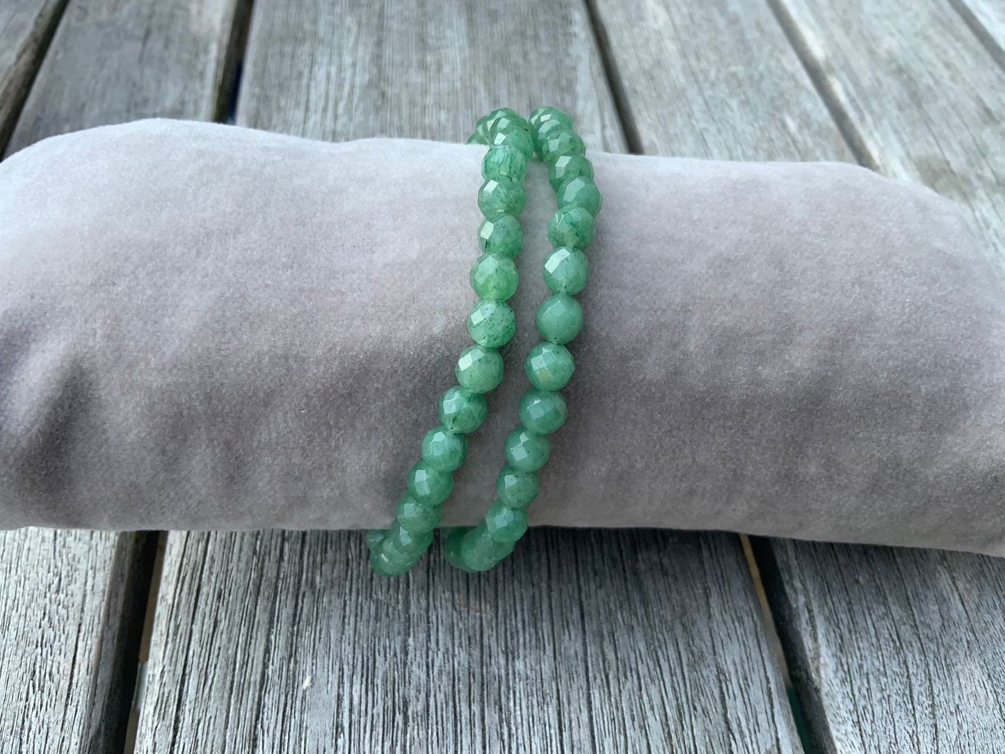 Armbånd i facetslebet aventurin