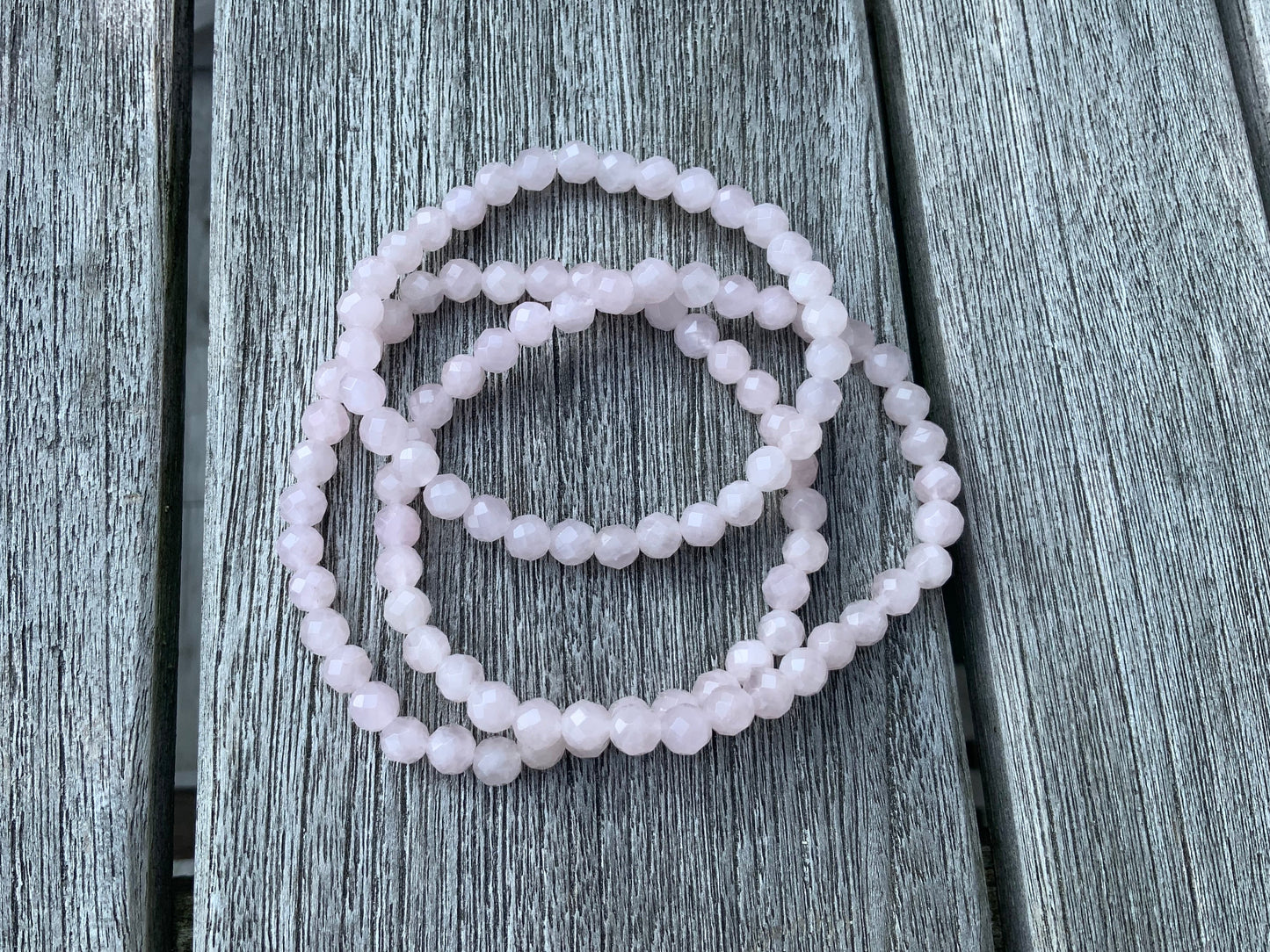 Armbånd i facetslebet rosenkvarts