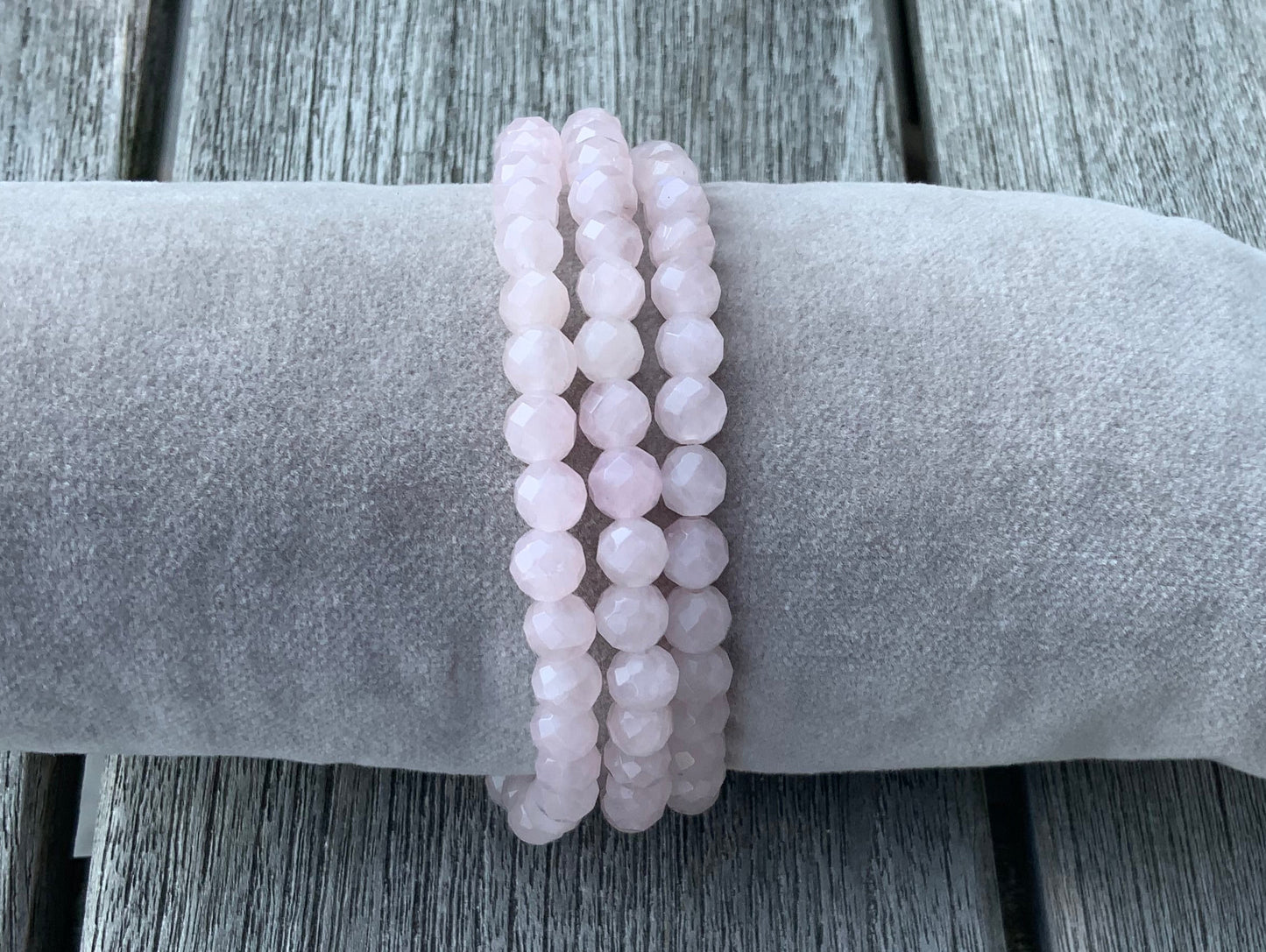 Armbånd i facetslebet rosenkvarts