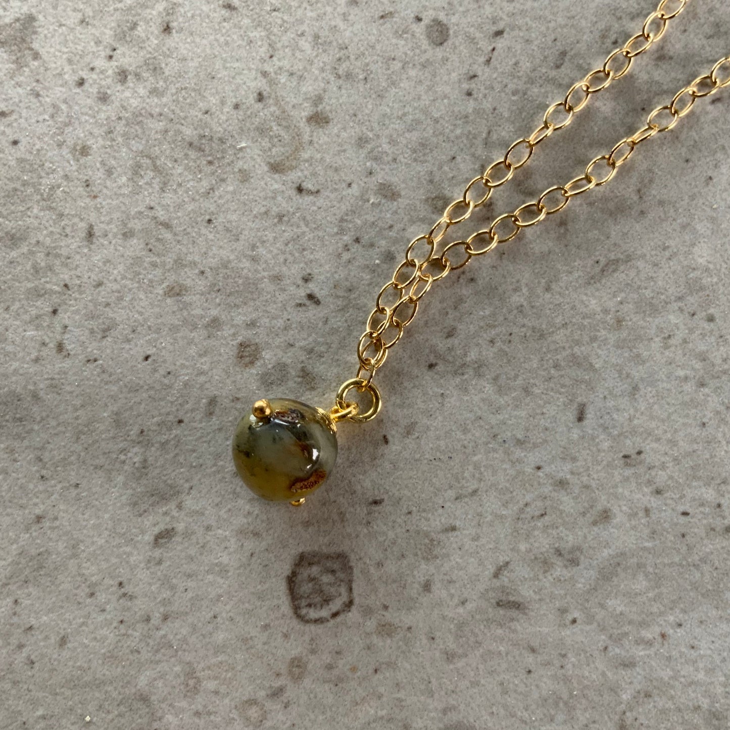 Halskæde med Flower jade vedhæng med grøn sten