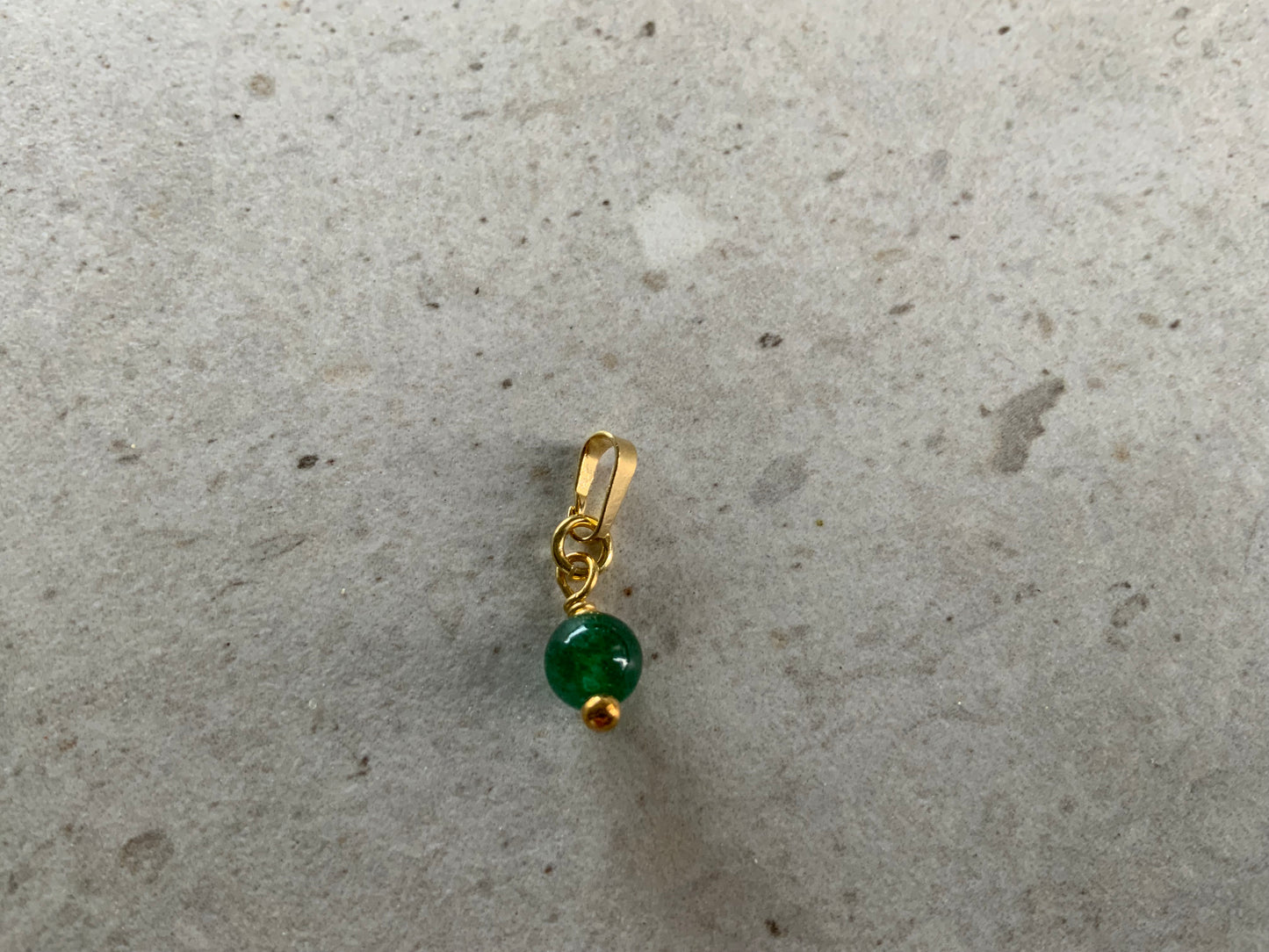 Lille vedhæng med en enkelt aventurin