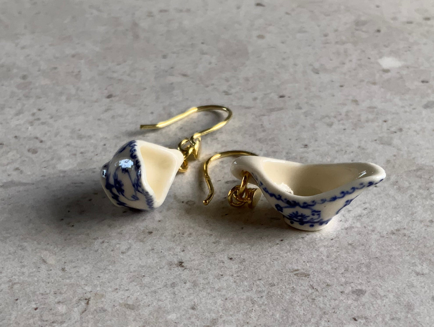 Musselmalet ørering med sovseskål i porcelæn