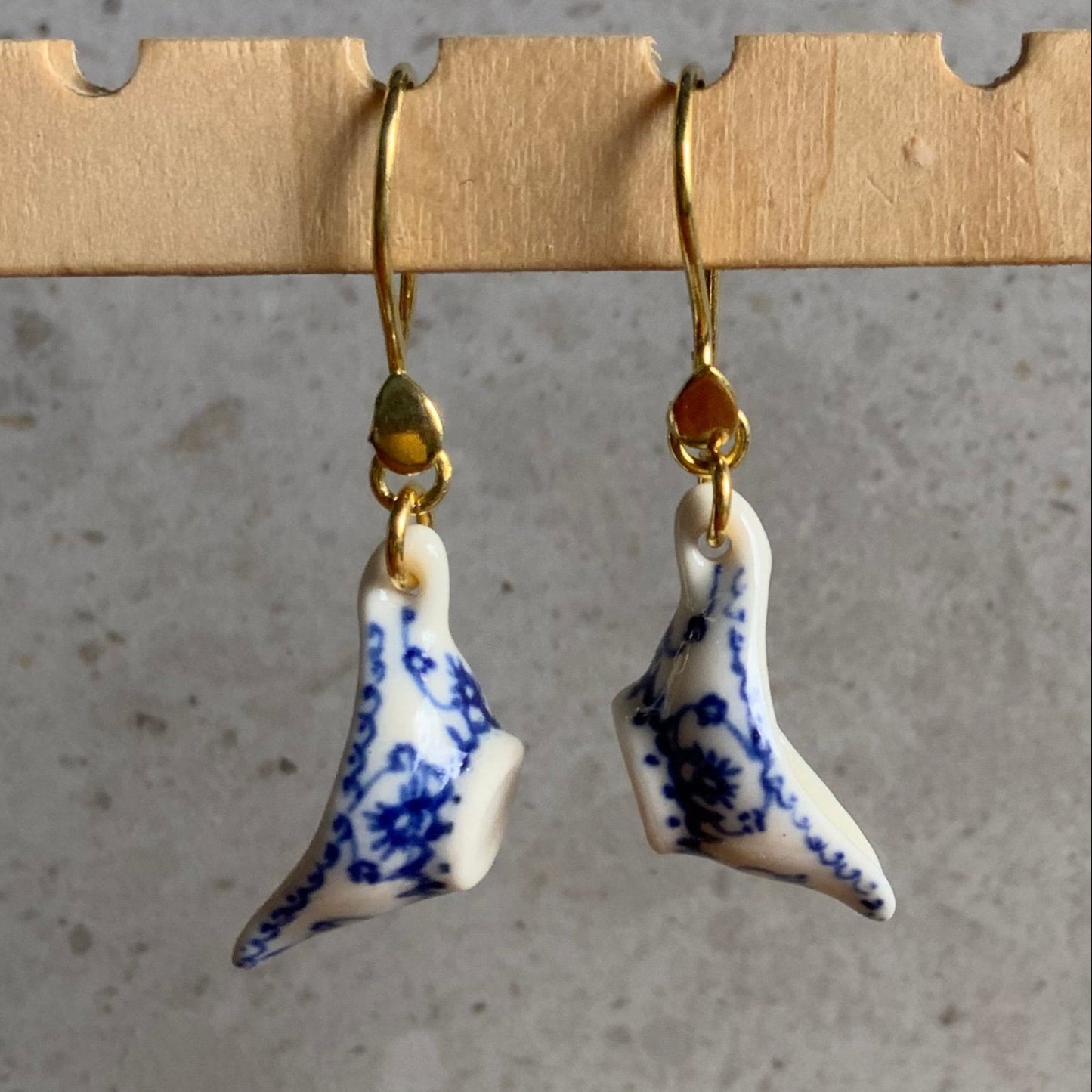Musselmalet ørering med sovseskål i porcelæn
