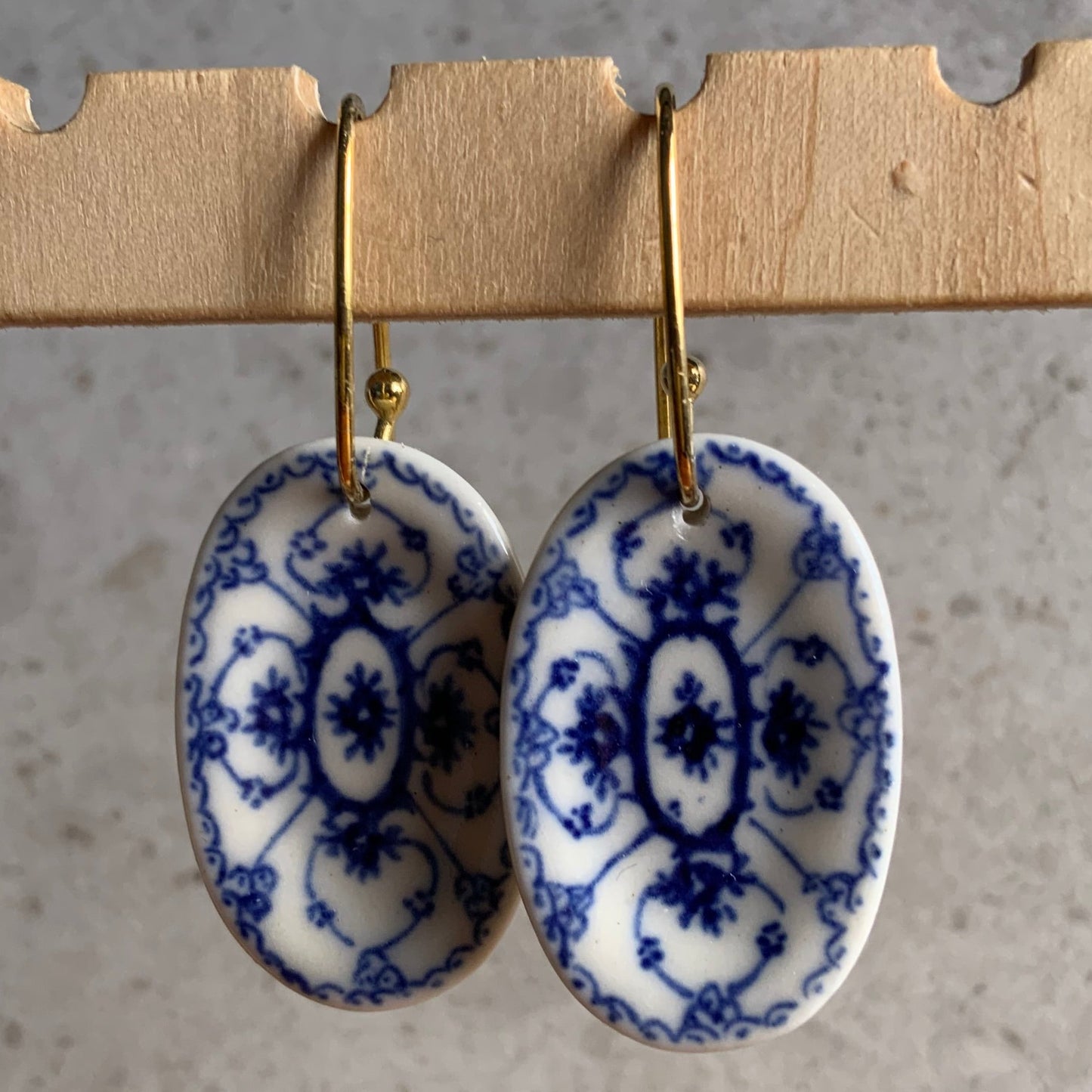 Ovalt fad i porcelæn - ørehænger