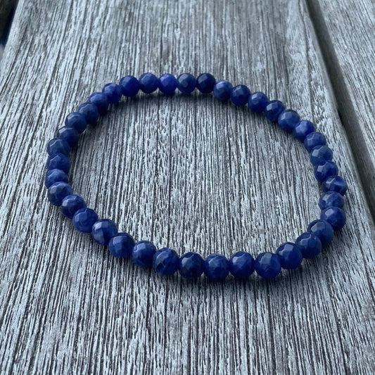 Armbånd i facetslebet sodalit