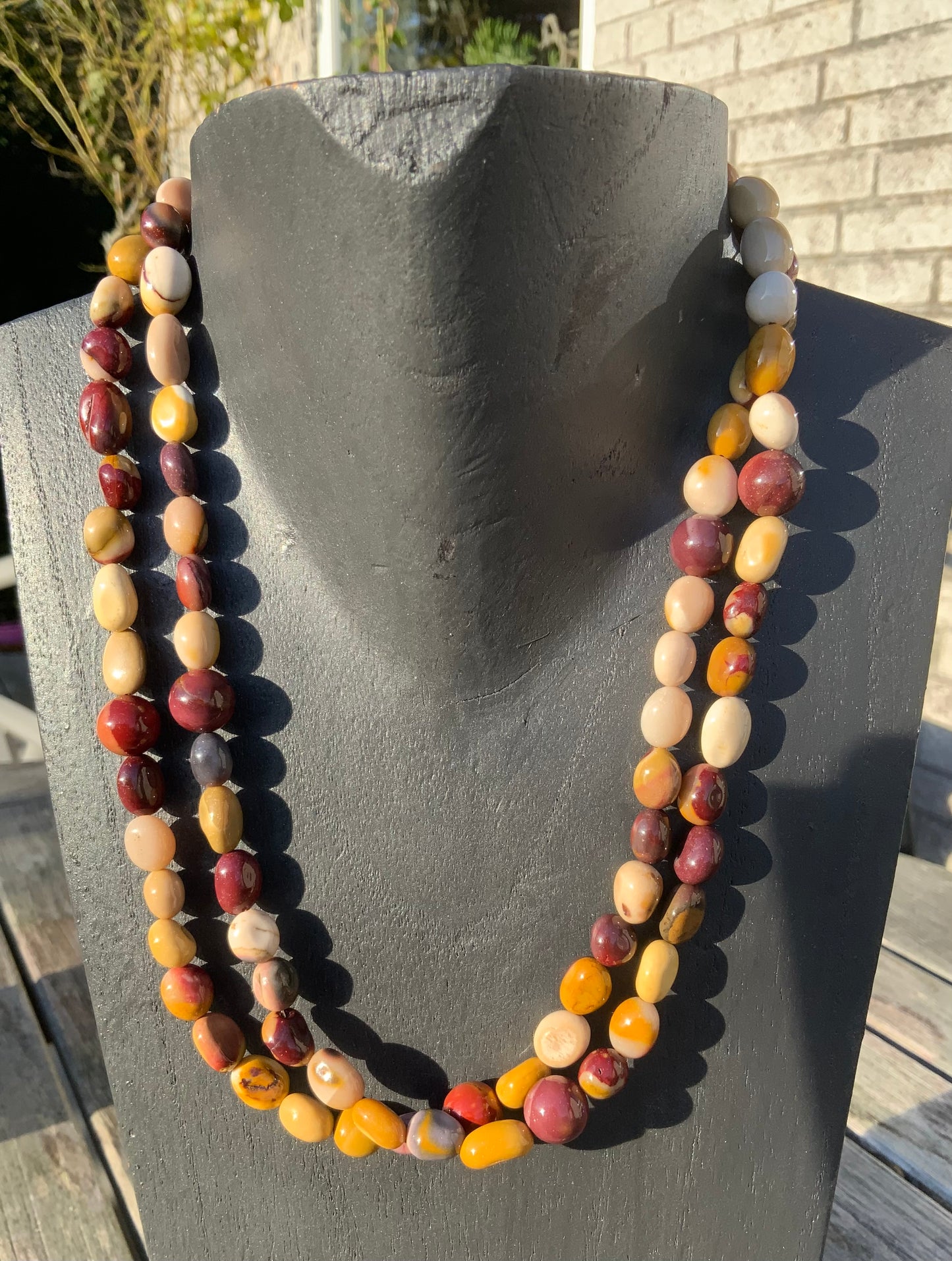 Sæt med halskæde, armbånd og øreringe i mokait nugget