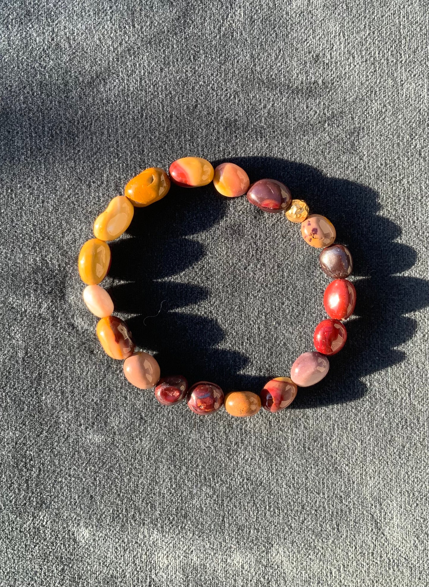 Armbånd i mokait nugget