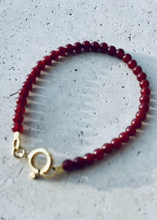 Armbånd i rød karneol