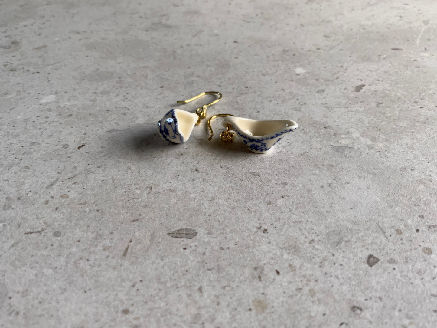 Musselmalet ørering med sovseskål i porcelæn