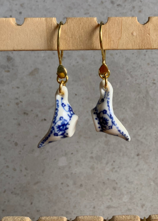 Musselmalet ørering med sovseskål i porcelæn
